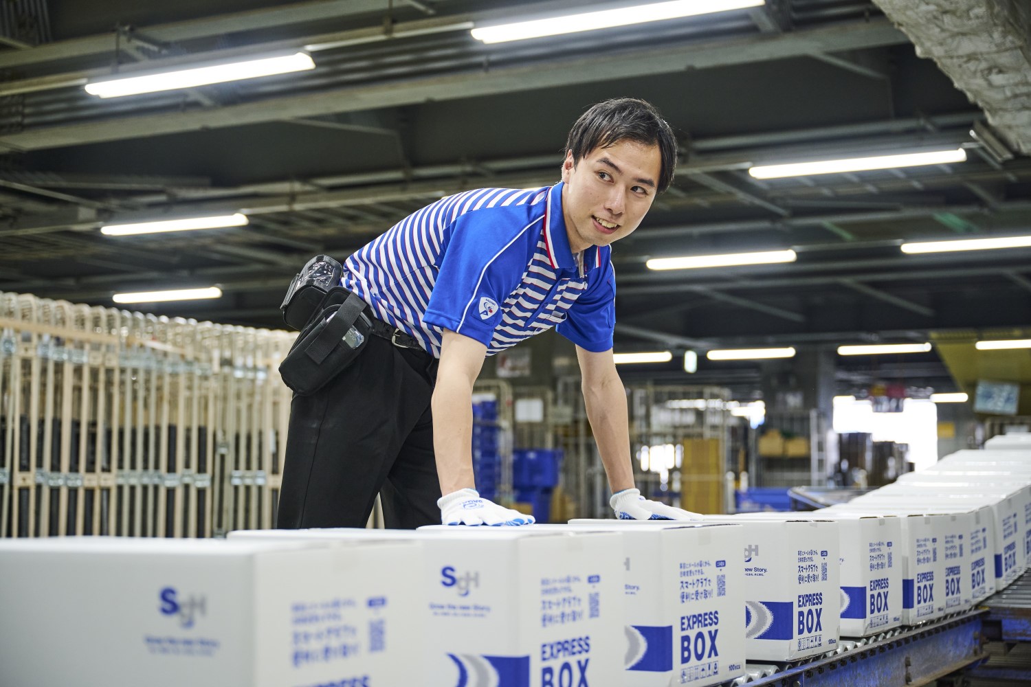 佐川急便　千葉営業所　物流加工の求人！未経験歓迎！先輩たちがサポートします♪