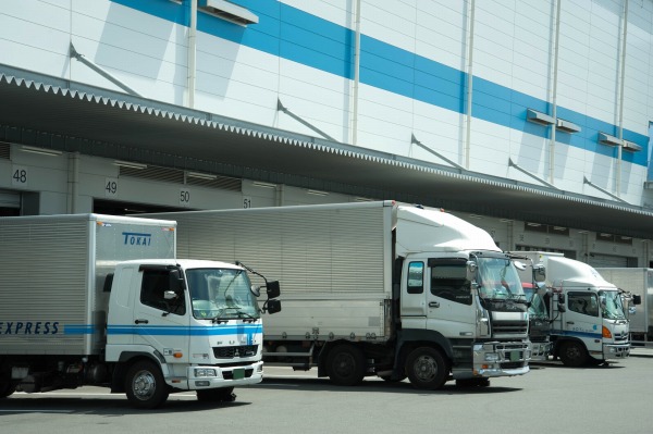 【夜勤】運転好き必見！資格も活かせてやりがいアリ！構内車両移動及び送迎ドライバーなど