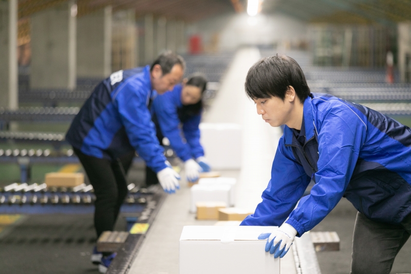 週3~OK!荷物を住所ごとに仕分けるだけ!単純作業の繰り返しなのですぐに慣れます!
40代・50代も活躍中!