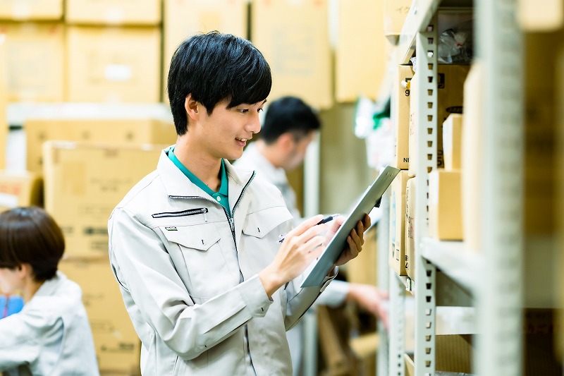 【日勤】8時半～17時半/時給1400円★/霞が関駅徒歩2分♪/駅チカ/メール室での荷物受取・引き渡し