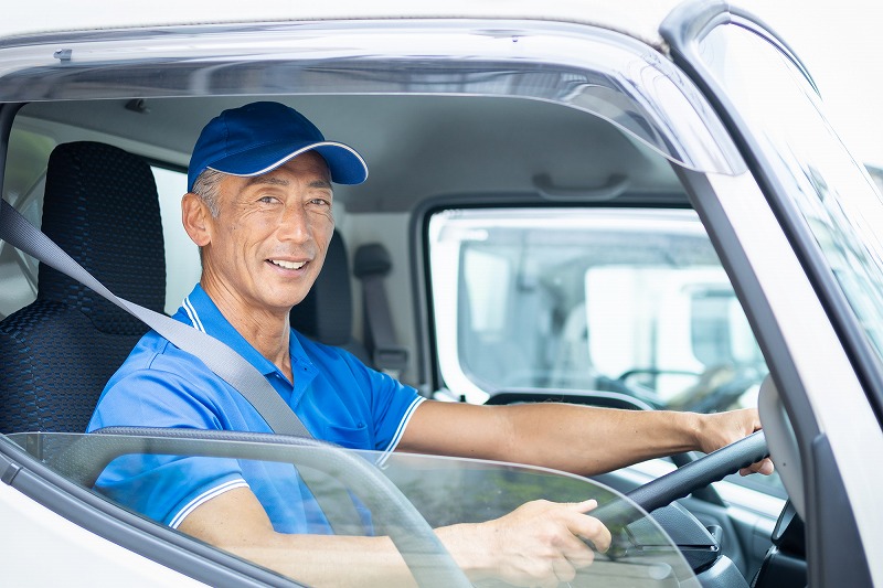 【土日のみ！】敷地内の車両移動スタッフ・長期安定でしっかり稼げる！時給1300円