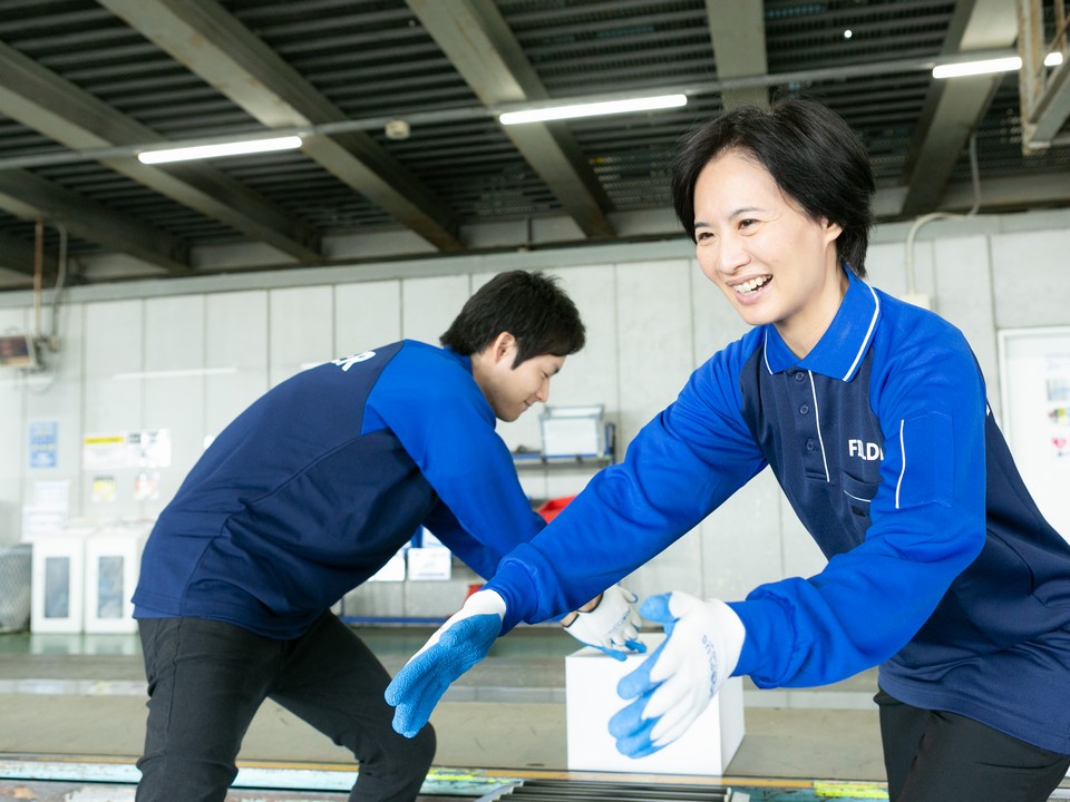 【京都駅・八幡駅から無料送迎あり・通勤ラクラク】日払い可(規定あり)！商品を仕分けるだけの軽作業！