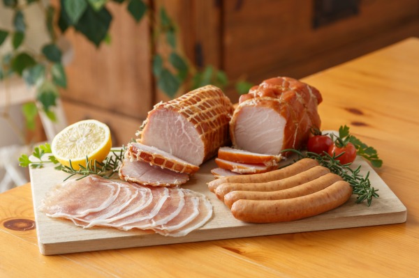 【日勤】15時～20時半など/時間相談可/週1日～OK/未経験者歓迎/食品の出荷・仕分けスタッフ