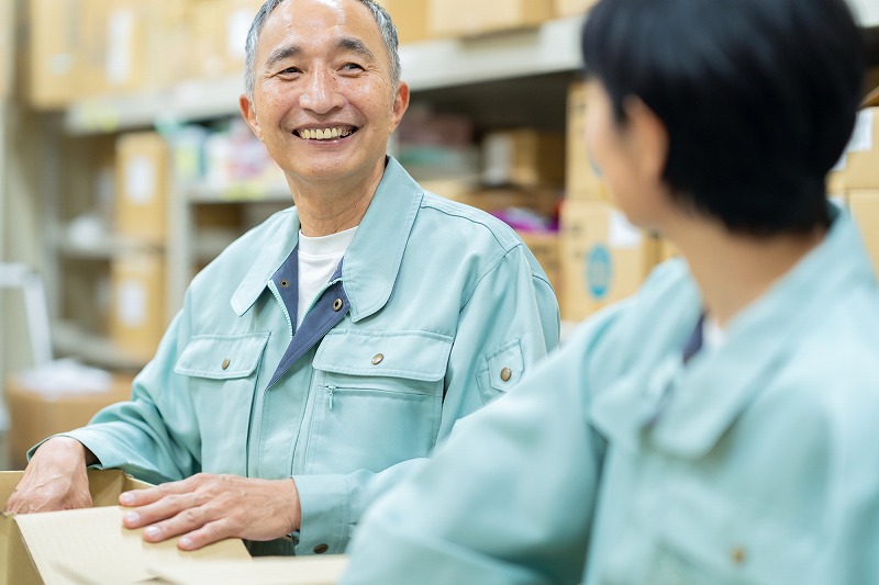 【日勤】13時～22時/週4日～OK/送迎あり/男女共に活躍中/おでん、おせち向け商品の仕分けなど