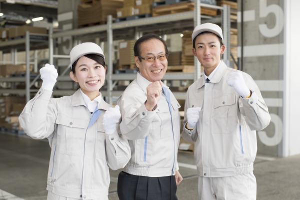 【日勤】8時～17時/土日祝休み/長期安定/残業なし/未経験OK/食料品原料のアレット積み替えなど