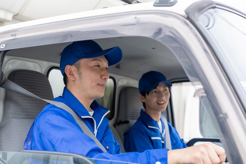 【日勤】9時～18時/長期安定/時給1350円/荷物の集荷・配達スタッフ/未経験OK/堺筋本町駅 徒歩3分