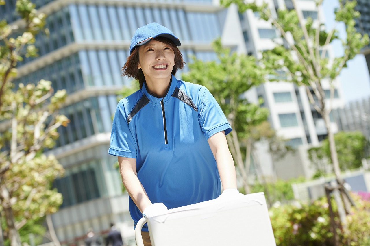 【日勤】9時～18時/長期安定/時給1350円/荷物の集荷・配達スタッフ/未経験OK/長堀橋駅徒歩5分