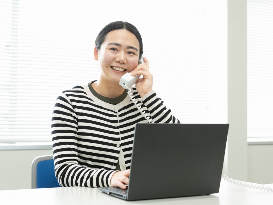 【日勤】8時～17時/週3日～OK/時給1350円/Wワーク歓迎/お問い合わせ対応・入力業務等
