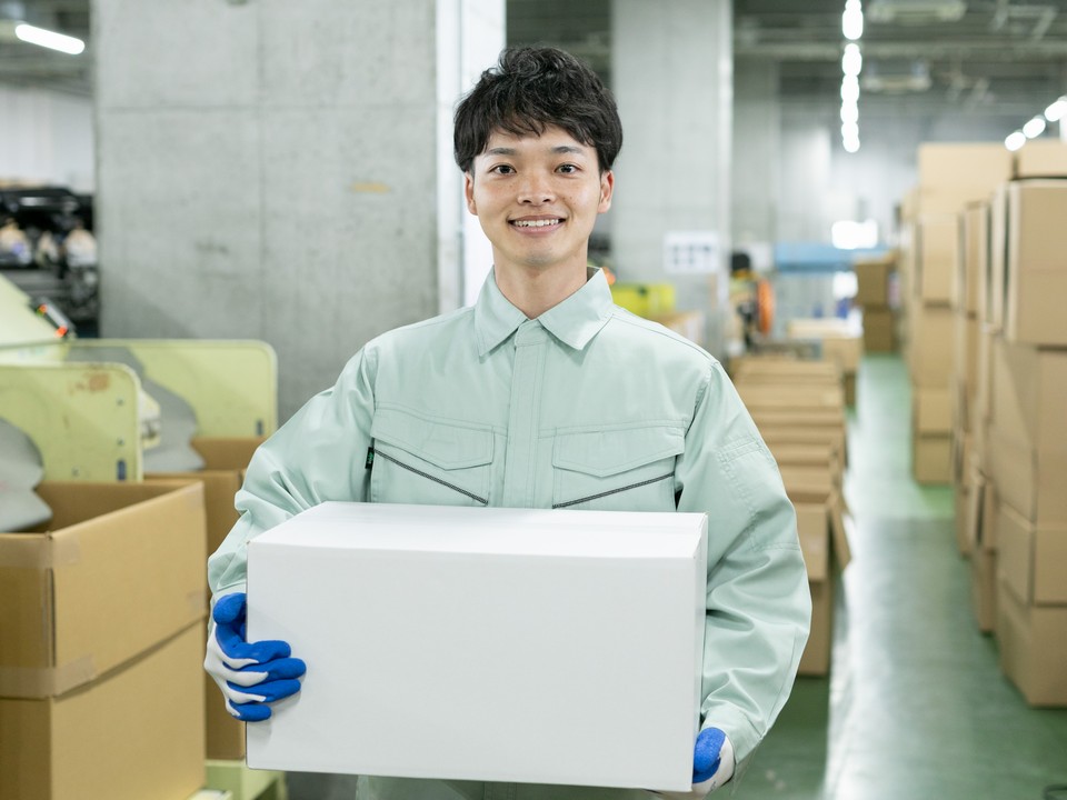 【日勤】8時～17時/時給1228円/未経験OK！/日払いOK(規定有)/衣類や雑貨等、百貨店商品の荷受け・検品