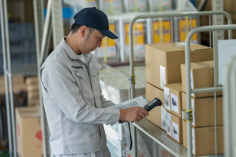 【日勤】8時半～17時/時給1700円/土日祝休み/駅チカ徒歩10分/資格も活かせる/機械部品などの入荷検品・仕分け