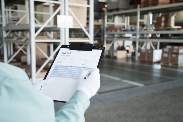 【夜間】20時～翌5時/週3日～/時給1300円/長期安定/未経験OK★/乳製品等の仕分け・ピッキング