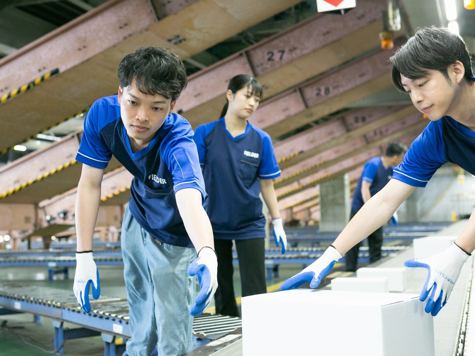 【夕方】18時～21時/短時間/週2日～OK/Wワーカー・学生さん応援/単純荷物の仕分け作業