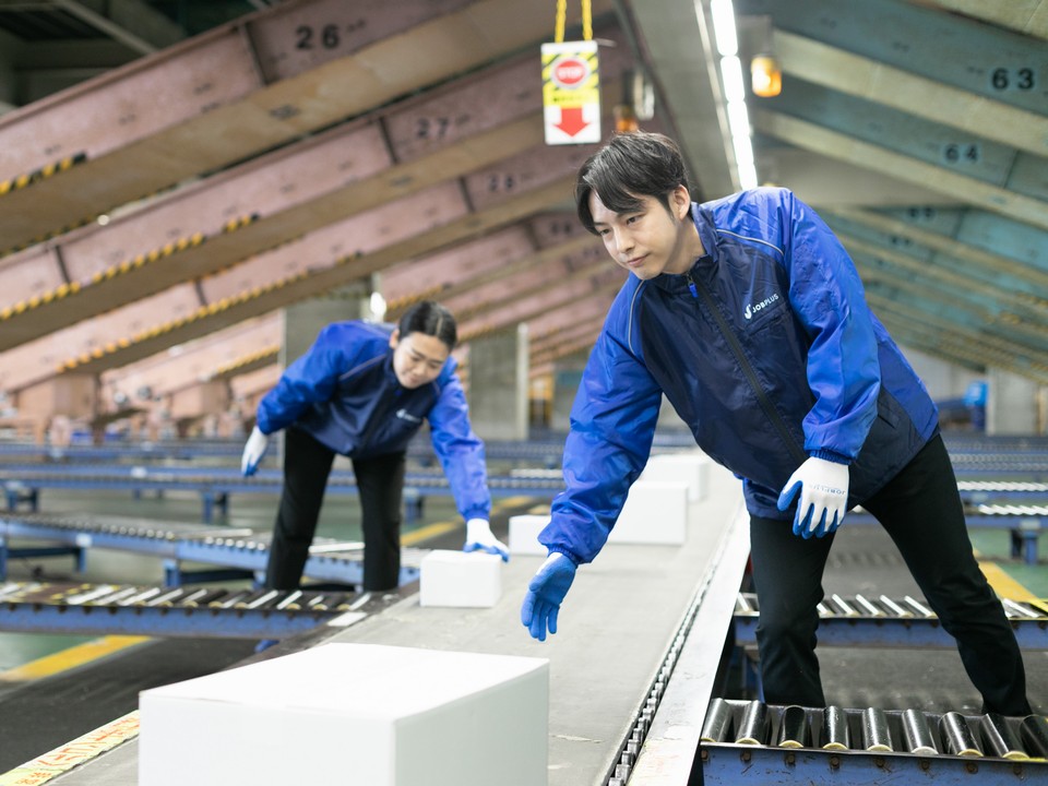 【夜間】18時～22時/短時間/週2日～OK/Wワーカー・学生さん応援/単純荷物の仕分け作業