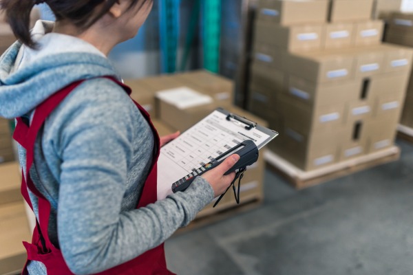 【日勤】9時～16時/時給1500円/週3日～OK/未経験歓迎！/駅から徒歩圏内/食品類のピッキング・仕分け