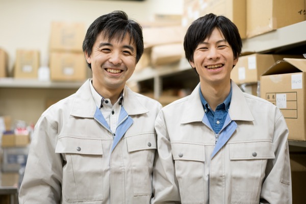 【午後から】13時～22時/時給1300円/土日祝休み/未経験OK◎/食品の箱詰め・梱包等