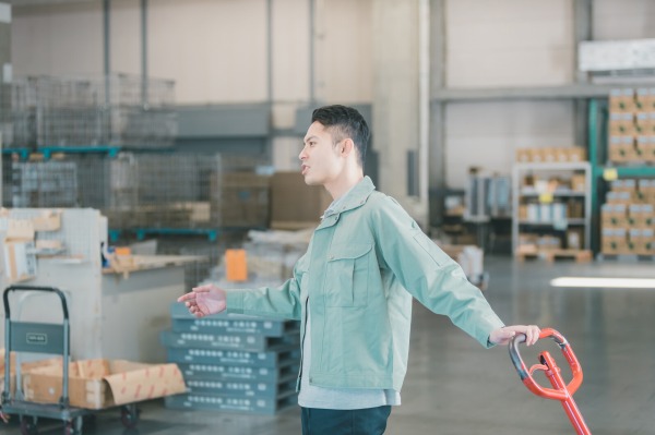 【午後から】14時～23時/時給1300円/土日祝休み/未経験OK◎/食品の箱詰め・梱包等