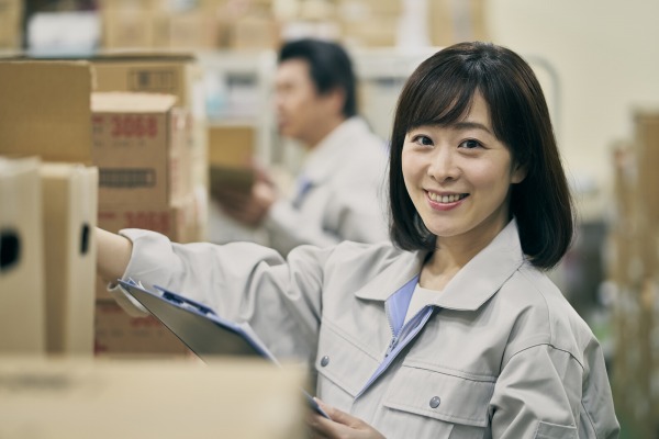 【日勤】14時～19時45分/短時間/週3日～OK★/時給1300円/未経験OK！/長期でしっかり稼げる♪/飲料のピッキング