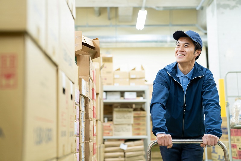【日勤】9時～18時/時給1400円★/残業なし！/長期安定/未経験OK！/荷物の集荷・配達スタッフ